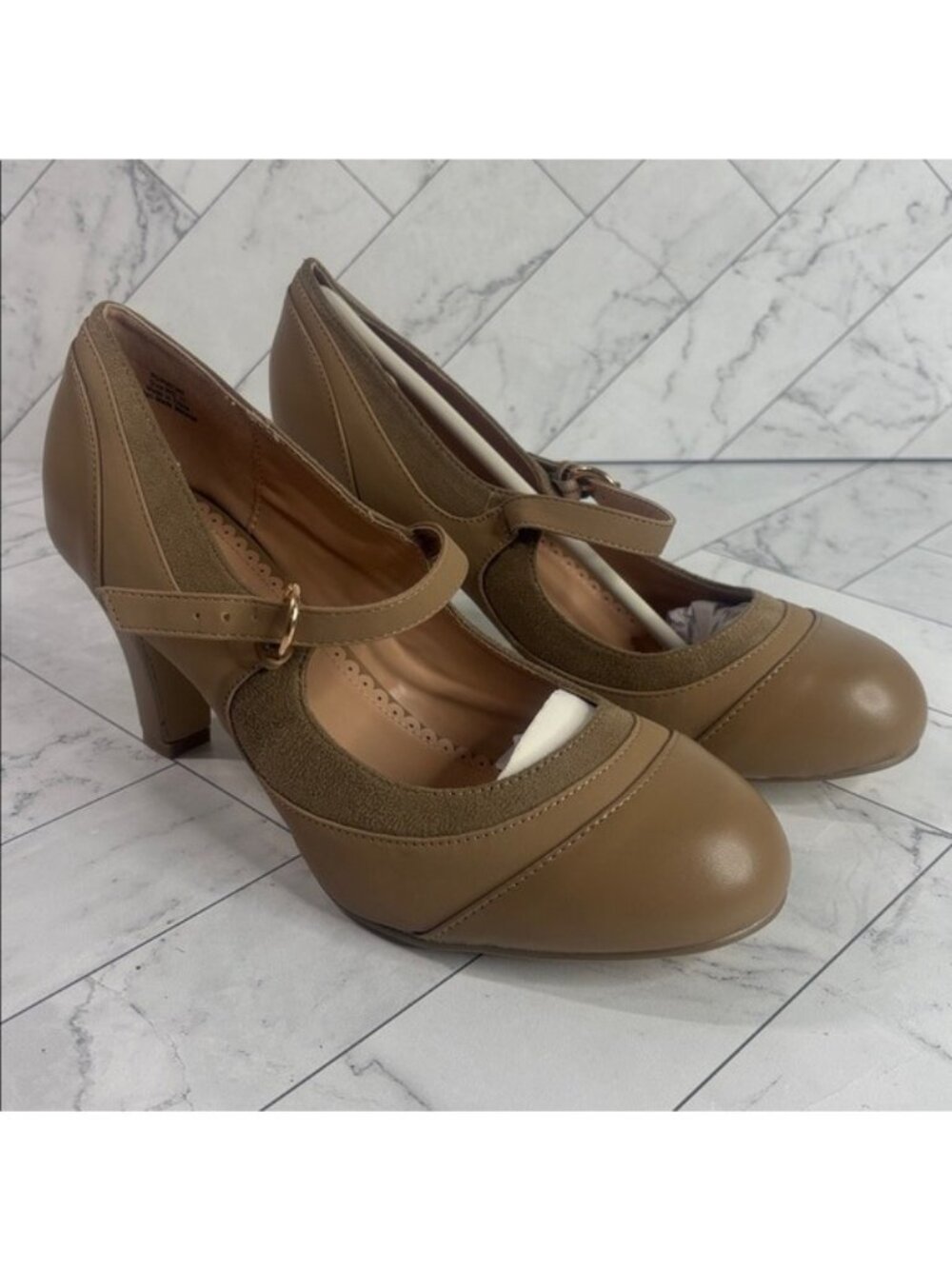 NWT Journee Collection Womens Siri Tan Round Toe Mary Jane Heeled Pumps Size 11W - Picture 4 of 9